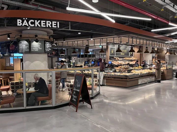 Příjemně posedíte nad kávou a čerstvým pečivem.