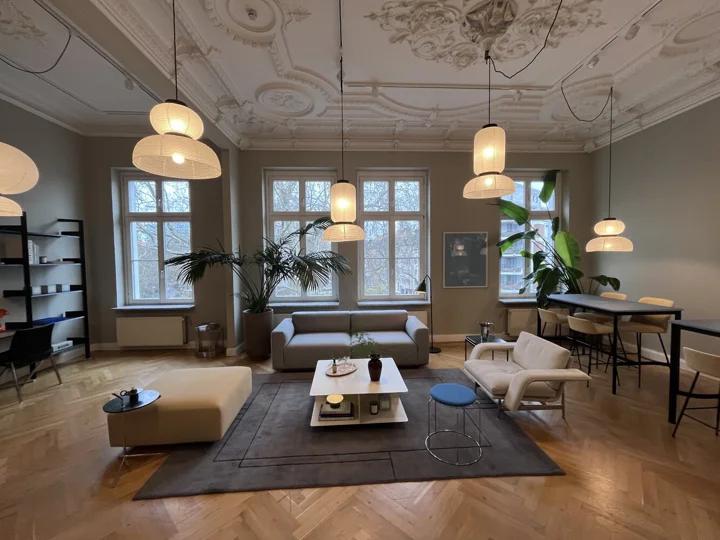 Druhé patro inspirovalo kancelářské prostředí a se zaměřením na coworking.