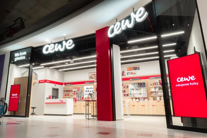 Nový retailový koncept CEWE: Místo, kde fotky opravdu milujeme